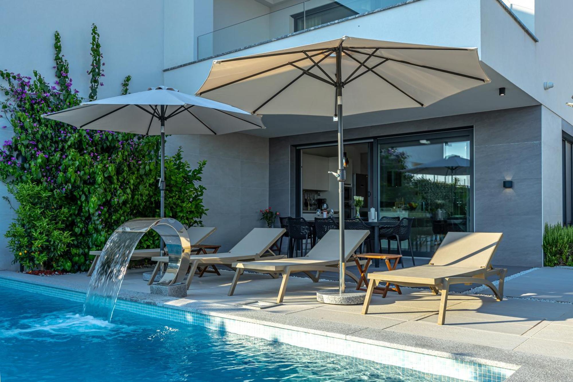 Luxury Villas White Sails Пинезичи Экстерьер фото