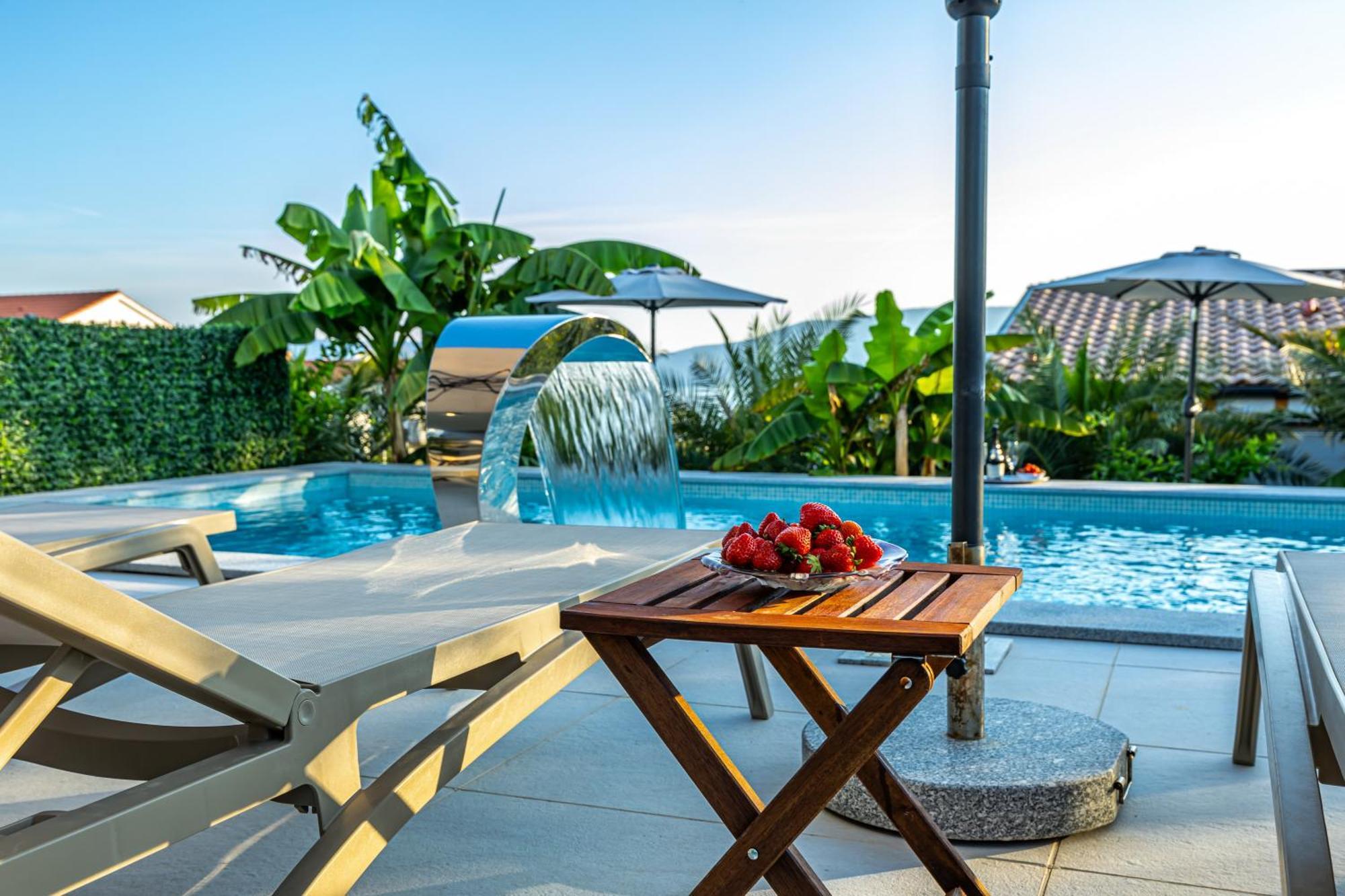 Luxury Villas White Sails Пинезичи Экстерьер фото